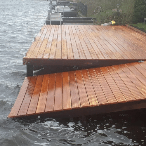 Vlonder en slipway in Terherne